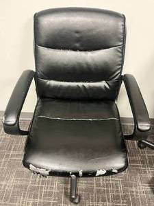 lot 251 image: Black Rolling Desk Chair