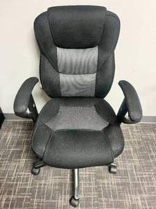 lot 252 image: Black Rolling Desk Chair