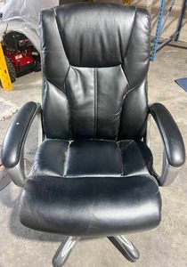 lot 291 image: Black Rolling Chair