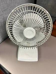 lot 328 image: Lasko Personal Fan