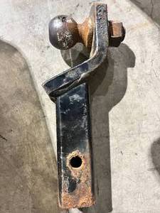 lot 341 image: Trailer Hitch