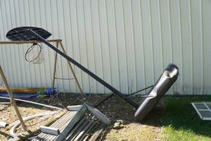 lot 563 image: Portable Basketball Hoop