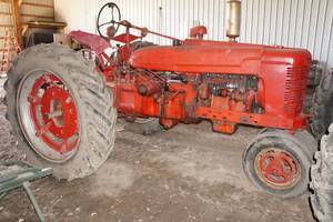 Farmall Model H Tractor - Believed Late 1940's