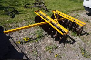 lot 8 image: Offset Disc Harrow - 5 Wide