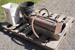lot 307 image: Manual Test Pump with Water Line Components