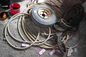 lot 463 image: Air Hoses and Trailer Tire