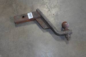 lot 483 image: Putnam Hitch Receiver with 2 Ball