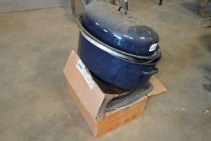lot 489 image: Assorted Pots and Pans