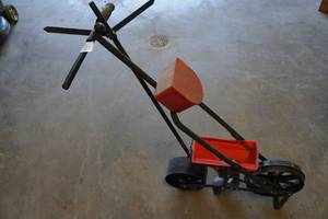 lot 385 image: Chapin Push Garden Seeder