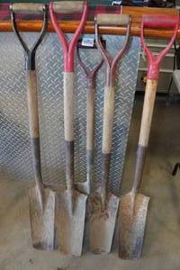 lot 389 image: 5 Shovels