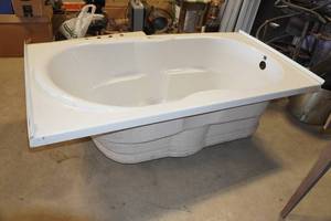 lot 373 image: Ultra Bathtub Insert