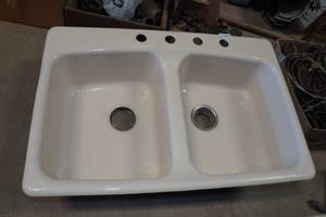 lot 400 image: Porcelain Sink