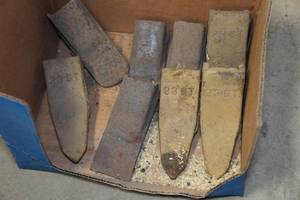 lot 826 image: Frost Bucket Teeth