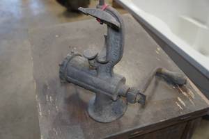 lot 406 image: Vintage Cast Iron Meat Grinder