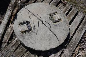 lot 564 image: Concrete Manhole Cover