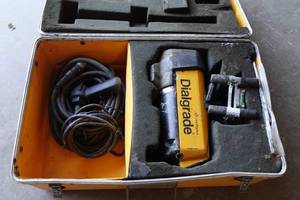 lot 6 image: Spectra Physics Model 1160 Dialgrade Pipe Laser with Case and Accessories