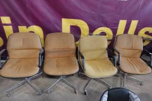 lot 344 image: 4 Rolling DeskKitchen Chairs