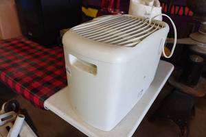 lot 339 image: EssickAir Humidifier