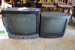 lot 322 image: 2 Vintage TVs with Built-In VCRs