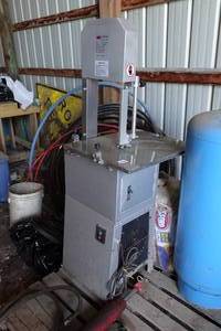 lot 472 image: TDL 10 Standing Meat Saw with Grinder