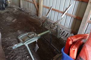 lot 235 image: Do All Outdoors Double-Head Trap Clay Thrower