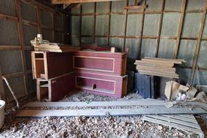 lot 818A image: Large Custom Built Bar