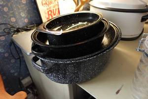 lot 531 image: Roaster Pans