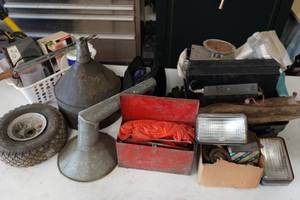 lot 833 image: Assorted Automotive and Electronics