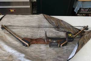 lot 539 image: Browning Deluxe Nomad XL Series RH Compound Bow