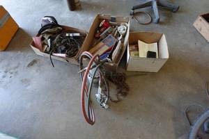 lot 550 image: Assorted Hardware - Tools, Cords, Spray Gun
