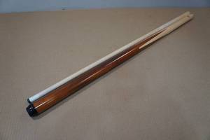 lot 6 image: Aska 2-Piece Pool Cue