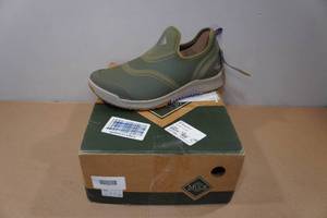 lot 12 image: Muck Boots Womens Outscape Low Shoes - Size 12