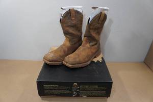 lot 22 image: Irish Setter Marshall Mens 11 Work Boots Style 83923 - Size 10