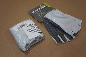 lot 44 image: 2 Sets of Blackfish Guide Sun Gloves - 2XL