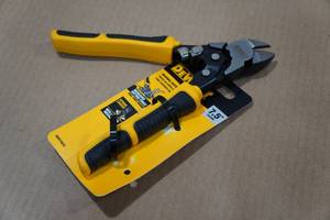 lot 123 image: DeWalt Diagonal Cutting Pliers