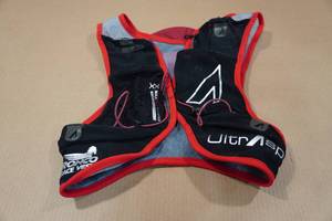 lot 127 image: Ultraspire Bronco Race Vest - Medium