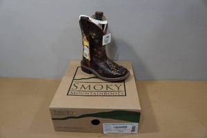 lot 142 image: Smoky Mountain Boots - Child Size 8.5