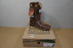lot 146 image: Smoky Mountain Boots - Youth Size 7