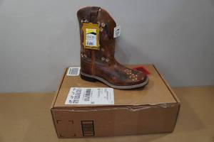 lot 147 image: Smoky Mountain Boots - Youth Size 4.5