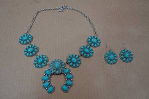 lot 152 image: Squash Blossum Turquoise Necklace and Earrings