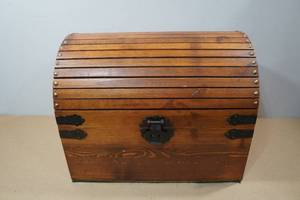 lot 174 image: Wooden Treasure Chest