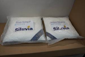 lot 187 image: 2 Siluvia Pillow Inserts - 20x20