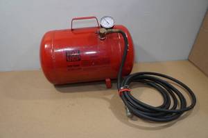 lot 189 image: Tool Shop 5 Gallon Air Tank with 20 Hose