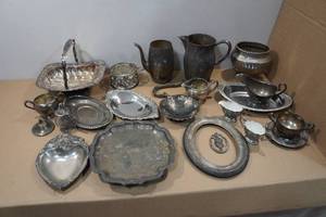lot 200 image: Assorted Silverplate Serving Pieces