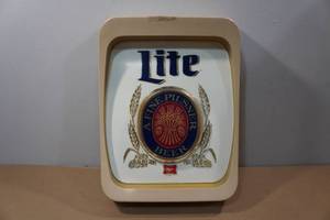 lot 209 image: Vintage Miller Lite Light Bar Sign