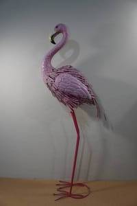 lot 211 image: Metal Pink Flamingo Yard Dcor