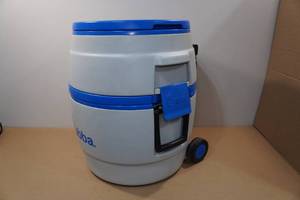lot 212 image: Big Bubba 2-In-1 Foor and Beverage Cooler