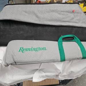 lot 20 image: Lot of 3 Green Cases