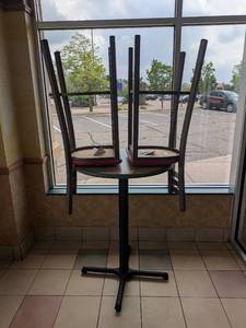 lot 11 image: COMMERCIAL RESTAURANT DINING TABLE & BAR STOOLS (2) RED