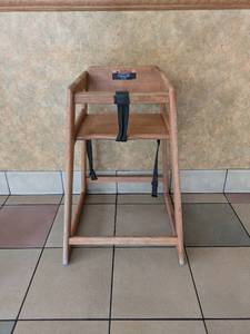 lot 17 image: COMMERCIAL RESTAURANT HIGHCHAIR